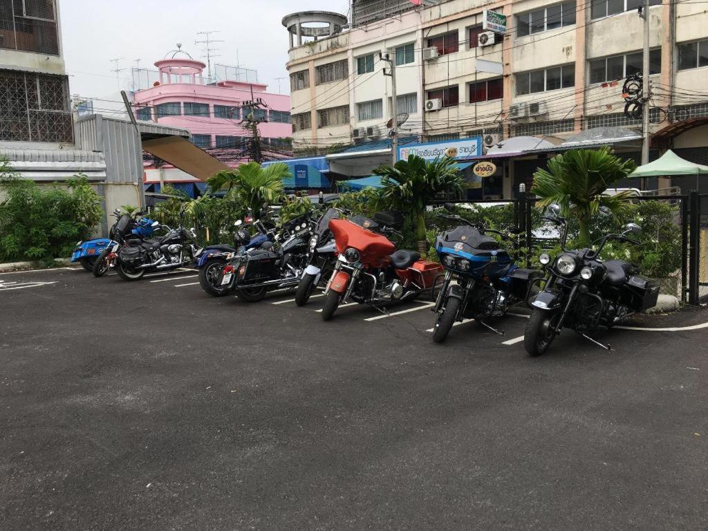Sans Hotel Ratchaburi Exterior foto