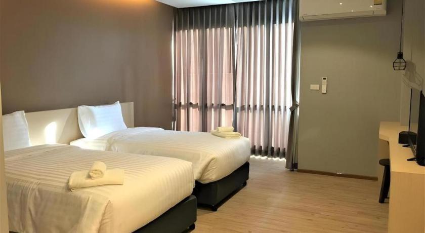 Sans Hotel Ratchaburi Exterior foto