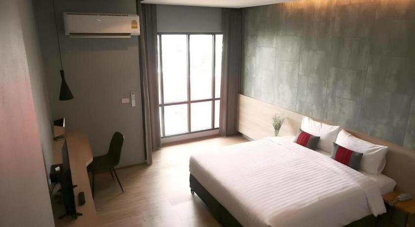 Sans Hotel Ratchaburi Exterior foto