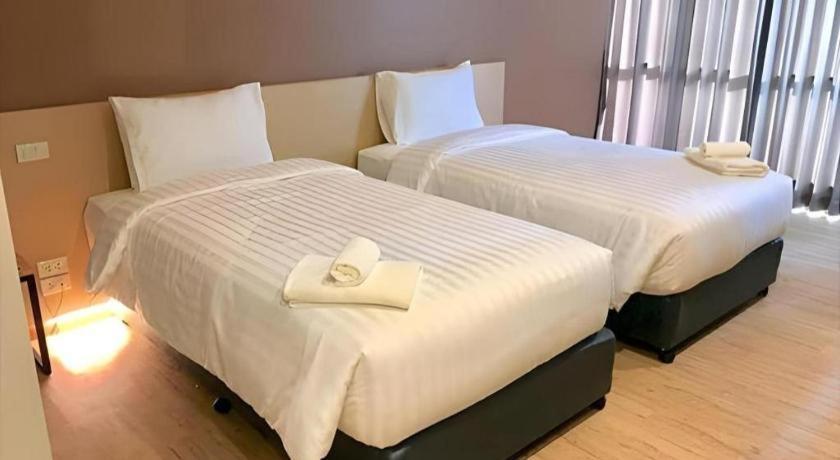 Sans Hotel Ratchaburi Exterior foto
